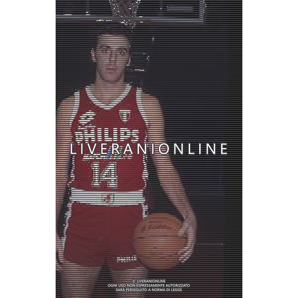 RETROSPETTIVA PIERO MONTECCHI BASKET NELLA FOTO PIERO MONTECCHI CON LA MAGLIA DELLA PHILIPS MILANO AG ALDO LIVERANI SAS