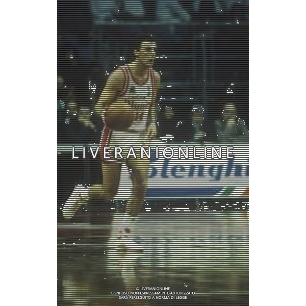 RETROSPETTIVA PIERO MONTECCHI BASKET NELLA FOTO PIERO MONTECCHI CON LA MAGLIA DELLA CANTINE RIUNITE REGGIO EMILIA AG ALDO LIVERANI SAS