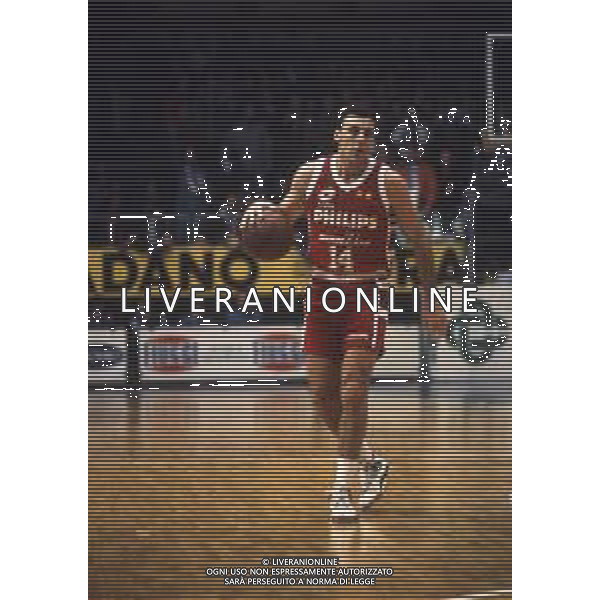 RETROSPETTIVA PIERO MONTECCHI BASKET NELLA FOTO PIERO MONTECCHI CON LA MAGLIA DELLA PHILIPS MILANO AG ALDO LIVERANI SAS