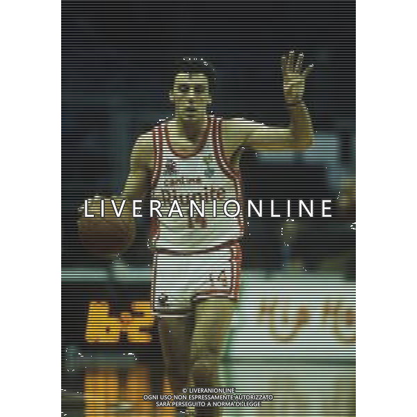 RETROSPETTIVA PIERO MONTECCHI BASKET NELLA FOTO PIERO MONTECCHI CON LA MAGLIA DELLA CANTINE RIUNITE REGGIO EMILIA AG ALDO LIVERANI SAS