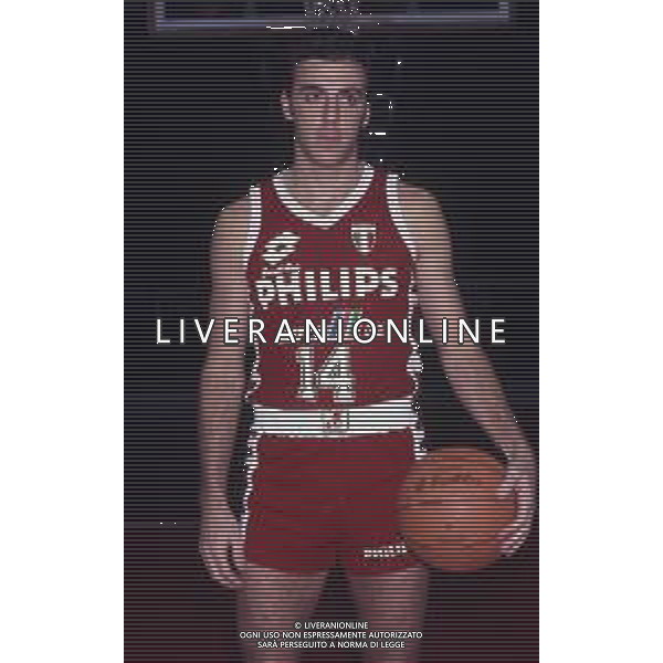 RETROSPETTIVA PIERO MONTECCHI BASKET NELLA FOTO PIERO MONTECCHI CON LA MAGLIA DELLA PHILIPS MILANO AG ALDO LIVERANI SAS