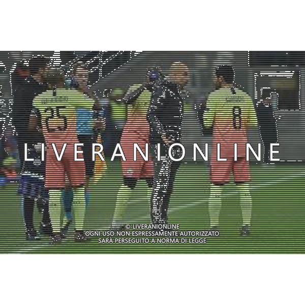 Josep Guardiola allenatore Manchester City parla con i suoi giocatori durante una pausa della gara Atalanta vs Manchester City UEFA Champions League fase a gironi 4° giornata gruppo C Milano 6-11-2019 Stadio Giuseppe Meazza - San Siro foto Roberto Garavaglia - ag. Aldo Liverani sas