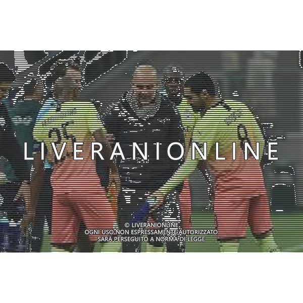 Josep Guardiola allenatore Manchester City parla con i suoi giocatori durante una pausa della gara Atalanta vs Manchester City UEFA Champions League fase a gironi 4° giornata gruppo C Milano 6-11-2019 Stadio Giuseppe Meazza - San Siro foto Roberto Garavaglia - ag. Aldo Liverani sas