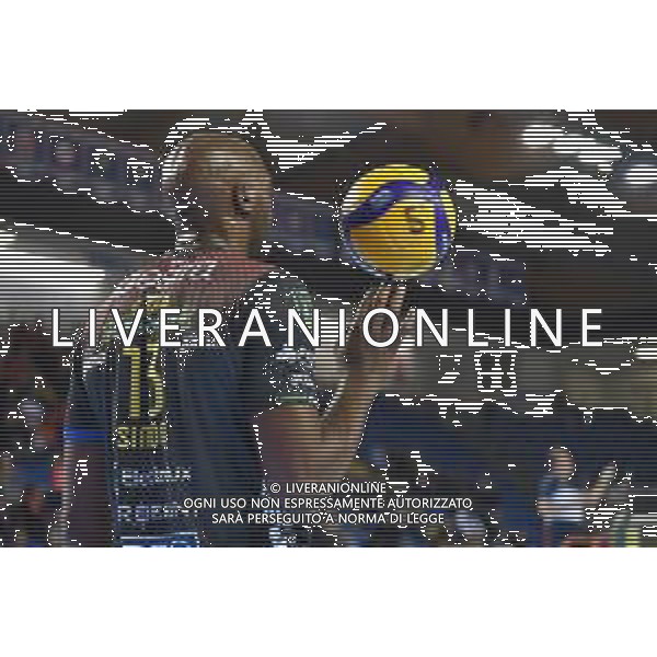 Campionato Italiano di Volley Superlega Serie A 2019/2020 Civitanova, Italia 07/11/2019 Cucine Lube Civitanova vs Top Volley Latina Nella foto: Simon Robertlandy (Cucine Lube Civitanova) gioca con il pallone FOTO BARTOMEOLI-ALESSIO MARINI-AG ALDO LIVERANI SAS