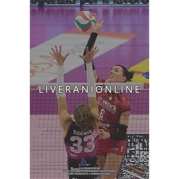 Campionato Italiano di Volley Serie A1 Femminile 2019/2020 Busto Arsizio, Italia 10/11/2019 Unet E-Work Busto Arsizio vs Golden Tulip Volalto 2.0 Caserta Nella foto: schiacciata di Alessia Gennari (UYBA) FOTO ELISA CALABRESE-ALESSIO MARINI-AG ALDO LIVERANI SAS