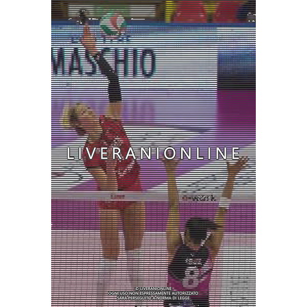 Campionato Italiano di Volley Serie A1 Femminile 2019/2020 Busto Arsizio, Italia 10/11/2019 Unet E-Work Busto Arsizio vs Golden Tulip Volalto 2.0 Caserta Nella foto: schiacciata di Karsta Lowe (UYBA) FOTO ELISA CALABRESE-ALESSIO MARINI-AG ALDO LIVERANI SAS