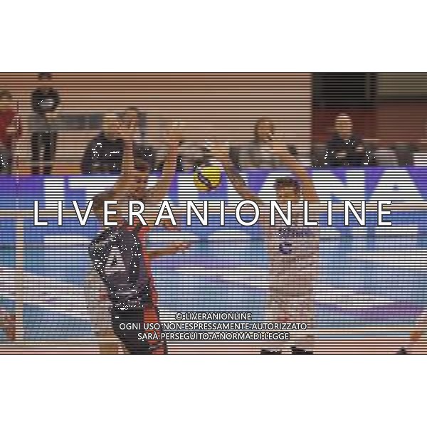 Campionato Italiano di Volley Superlega Serie A 2019/2020 Latina, Italia 10/11/2019 Top Volley Latina vs Vero Volley Monza Nella foto: muro Top Volley Latina FOTO LUIGI MARIANI-ALESSIO MARINI-AG ALDO LIVERANI SAS