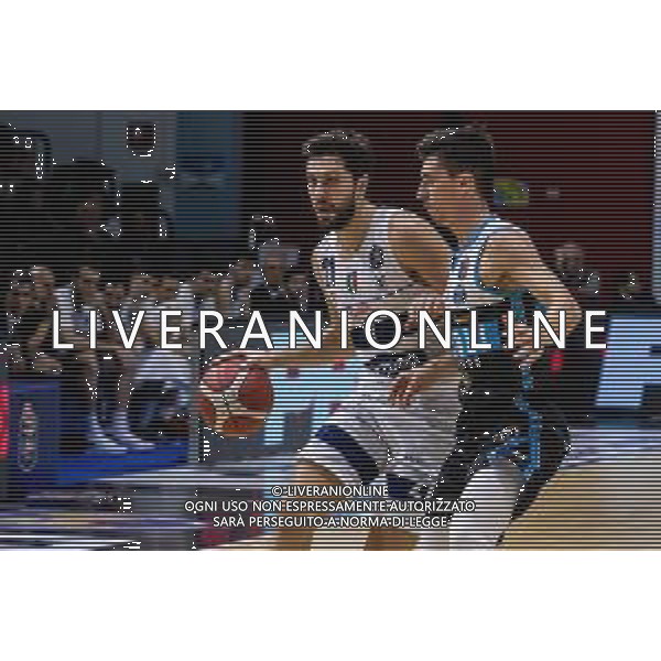 Campionato di Basket Serie A 2019/2020 Cremona, Italia 10/11/2019 Vanoli Basket Cremona-Fortitudo Bologna Nella foto: MATTEO FANTINELLI della POMPEA FORTITUDO BOLOGNA in entrata contro MICHELE RUZZIER della VANOLI CREMONA FOTO MATTEO CASONI-ALESSIO MARINI-AG ALDO LIVERAN I SAS