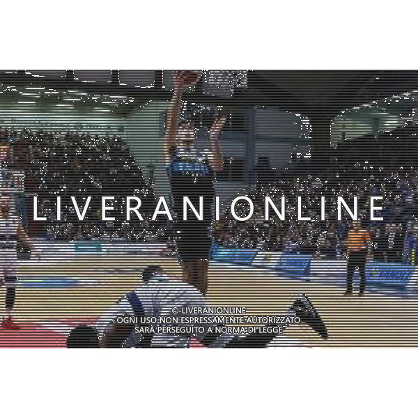 Campionato di Basket Serie A 2019/2020 Cremona, Italia 10/11/2019 Vanoli Basket Cremona-Fortitudo Bologna Nella foto: ETHAN HAPP della VANOLI CREMONA appoggia al ferro FOTO MATTEO CASONI-ALESSIO MARINI-AG ALDO LIVERAN I SAS