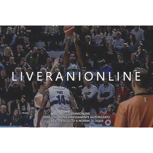 Campionato di Basket Serie A 2019/2020 Cremona, Italia 10/11/2019 Vanoli Basket Cremona-Fortitudo Bologna Nella foto: JORDAN MATHEWS della VANOLI CREMONA al tiro da 3 ounti FOTO MATTEO CASONI-ALESSIO MARINI-AG ALDO LIVERAN I SAS