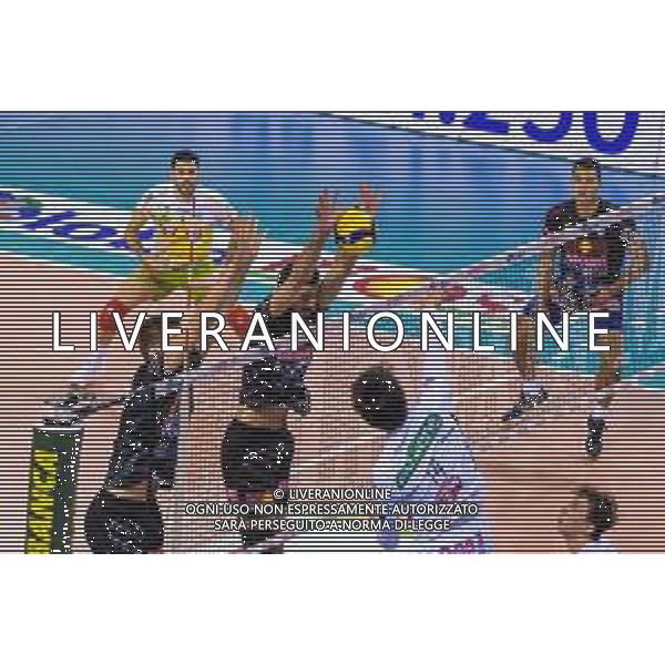 Campionato Italiano di Volley Superlega Serie A 2019/2020 Sora, Italia 10/11/2019 Globo Banca Popolare del Frusinate Sora - Kioene Padova Nella foto: Caneschi Edoardo centrale (Globo Banca Popolare del Frusinate Sora) a muro FOTO CARLO CAPPUCCITTI-ALESSIO MARINI-AG ALDO LIVERANI SAS