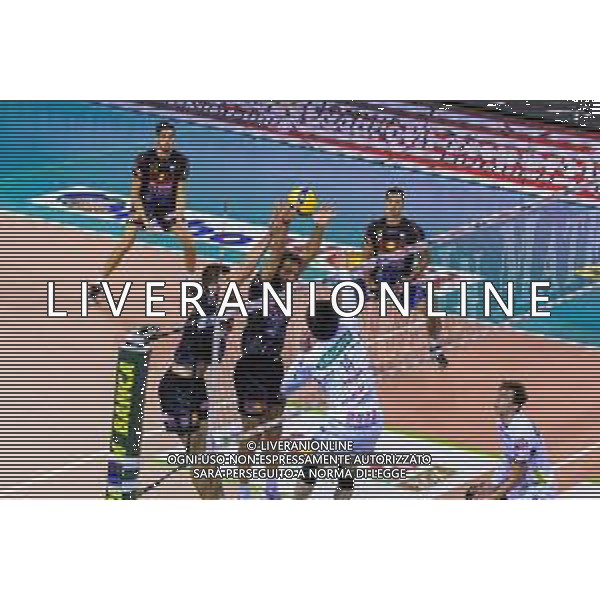 Campionato Italiano di Volley Superlega Serie A 2019/2020 Sora, Italia 10/11/2019 Globo Banca Popolare del Frusinate Sora - Kioene Padova Nella foto: Di Martino Gabriele centrale (Globo Banca Popolare del Frusinate Sora) a muro FOTO CARLO CAPPUCCITTI-ALESSIO MARINI-AG ALDO LIVERANI SAS