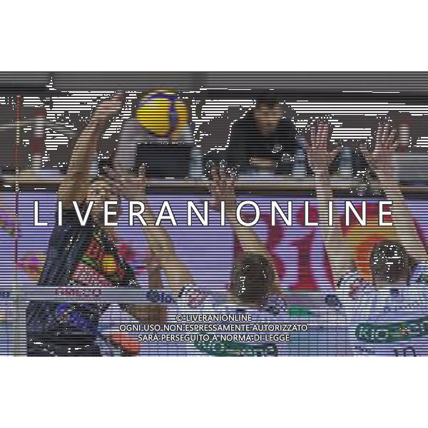 Campionato Italiano di Volley Superlega Serie A 2019/2020 Sora, Italia 10/11/2019 Globo Banca Popolare del Frusinate Sora - Kioene Padova Nella foto: de Barros Ferreira Joao Rafael schiacciatore (Globo Banca Popolare del Frusinate Sora) in smorzata FOTO CARLO CAPPUCCITTI-ALESSIO MARINI-AG ALDO LIVERANI SAS