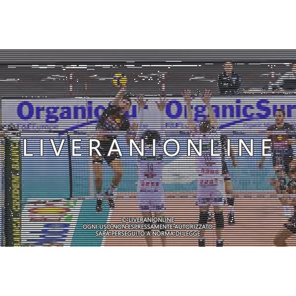 Campionato Italiano di Volley Superlega Serie A 2019/2020 Sora, Italia 10/11/2019 Globo Banca Popolare del Frusinate Sora - Kioene Padova Nella foto: Grozdanov Branimir schiacciatore (Globo Banca Popolare del Frusinate Sora) in schiacciata FOTO CARLO CAPPUCCITTI-ALESSIO MARINI-AG ALDO LIVERANI SAS