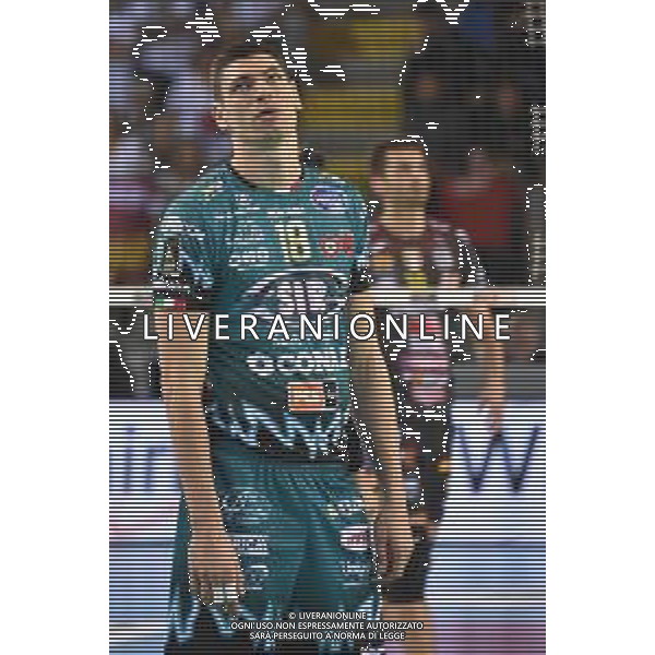 Campionato Italiano di Volley Superlega Serie A 2019/2020 Civitanova, Italia 10/11/2019 Cucine Lube Civitanova vs Sir Safety Conad Perugia Nella foto: Podrascanin Marko (Sir Safety Conad Perugia) attende l\'esito del video check FOTO ROBERTO BARTOMEOLI-ALESSIO MARINI-AG ALDO LIVERANI SAS