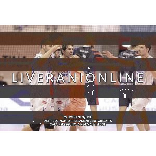 Campionato Italiano di Volley Superlega Serie A 2019/2020 Latina, Italia 10/11/2019 Top Volley Latina vs Vero Volley Monza Nella foto: esultanza Top Volley Latina FOTO LUIGI MARIANI-ALESSIO MARINI-AG ALDO LIVERANI SAS
