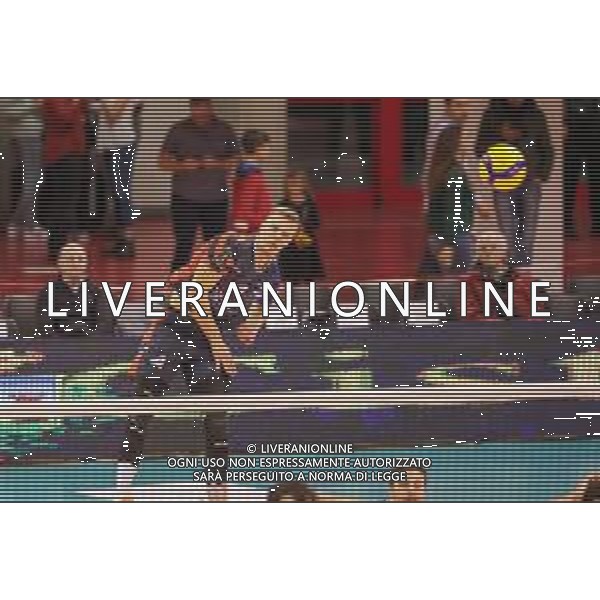 Campionato Italiano di Volley Superlega Serie A 2019/2020 Latina, Italia 10/11/2019 Top Volley Latina vs Vero Volley Monza Nella foto: alla battuta Donovan Dzavoronok FOTO LUIGI MARIANI-ALESSIO MARINI-AG ALDO LIVERANI SAS