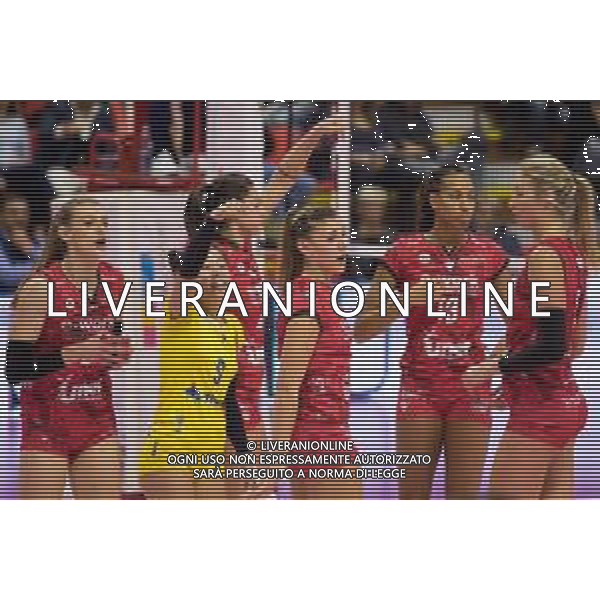 Campionato Italiano di Volley Serie A1 Femminile 2019/2020 Busto Arsizio, Italia 10/11/2019 Unet E-Work Busto Arsizio vs Golden Tulip Volalto 2.0 Caserta Nella foto: richiesta di video-check della Unet E-Work Busto Arsizio (UYBA) FOTO ELISA CALABRESE-ALESSIO MARINI-AG ALDO LIVERANI SAS