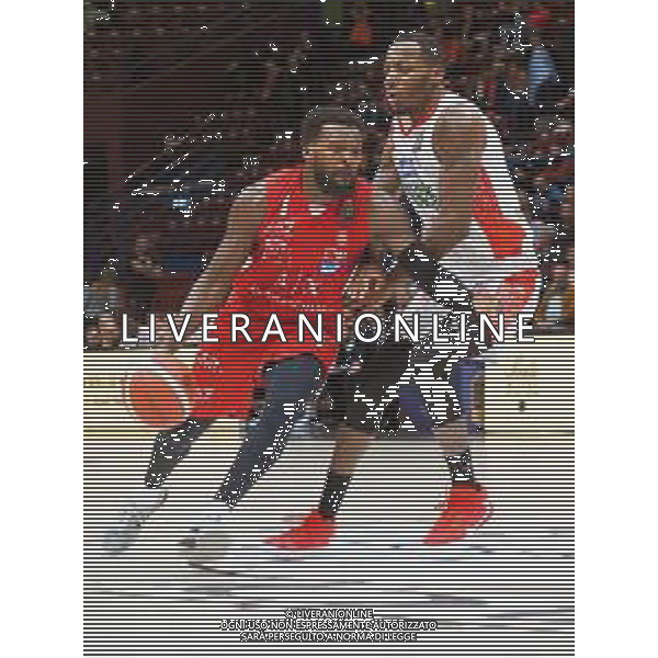 Campionato di Basket Serie A 2019/2020 Milano, Italia 11/11/2019 AX Armani Exchange Olimpia Milano vs OriOra Pistoia Nella foto: Mack dell’AX Armani Milano ostacolato da Wheatle di Pistoia foto savino paolella-alessio marini-ag aldo liverani sas