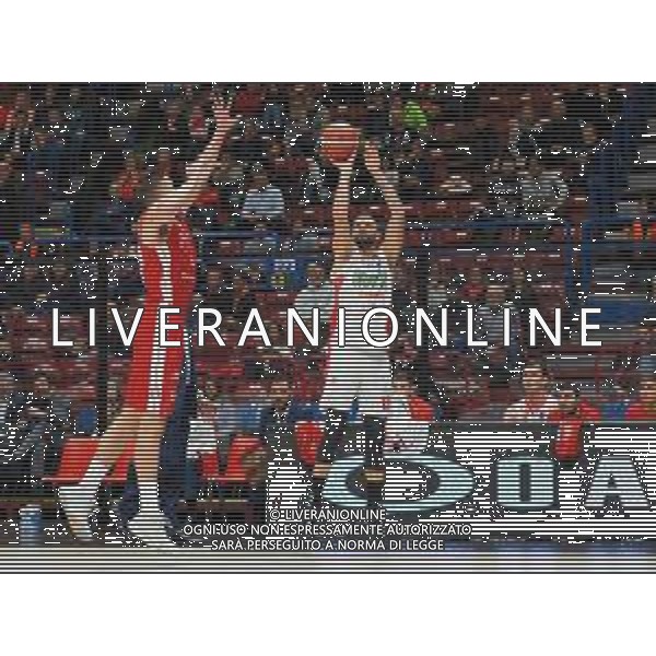 Campionato di Basket Serie A 2019/2020 Milano, Italia 11/11/2019 AX Armani Exchange Olimpia Milano vs OriOra Pistoia Nella foto: Landi di Pistoia al tiro ostacolato da Tarcheski dell’AX Armani Milano foto savino paolella-alessio marini-ag aldo liverani sas