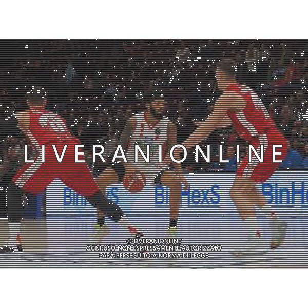 Campionato di Basket Serie A 2019/2020 Milano, Italia 11/11/2019 AX Armani Exchange Olimpia Milano vs OriOra Pistoia Nella foto: Petteway di Pistoia ostacolato da Tarchewski dell’AX Armani Milano foto savino paolella-alessio marini-ag aldo liverani sas