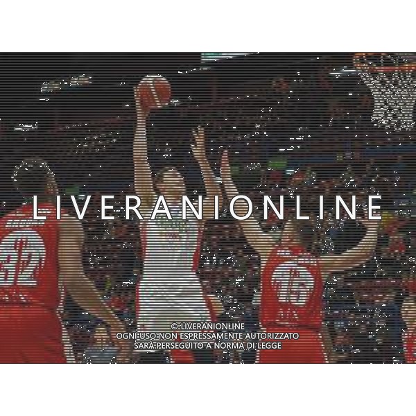 Campionato di Basket Serie A 2019/2020 Milano, Italia 11/11/2019 AX Armani Exchange Olimpia Milano vs OriOra Pistoia Nella foto: Brandt di Pistoia ostacolato da Tarchewski dell’AX Armani Milano foto savino paolella-alessio marini-ag aldo liverani sas