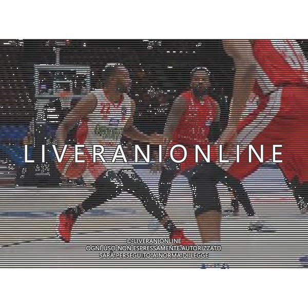 Campionato di Basket Serie A 2019/2020 Milano, Italia 11/11/2019 AX Armani Exchange Olimpia Milano vs OriOra Pistoia Nella foto: Dowdell di Pistoia ostacolato da Mack dell’AX Armani Milano foto savino paolella-alessio marini-ag aldo liverani sas