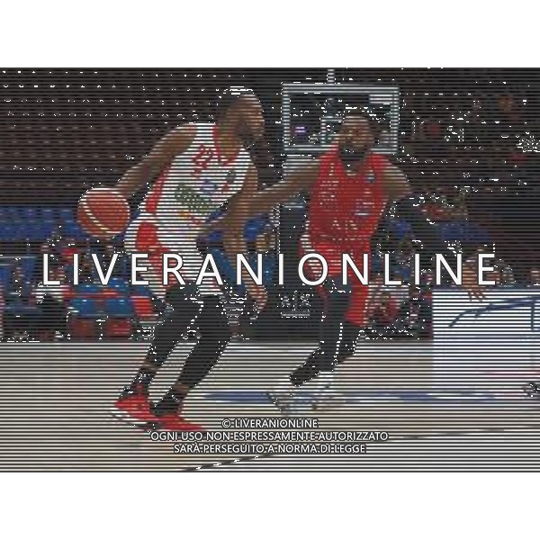 Campionato di Basket Serie A 2019/2020 Milano, Italia 11/11/2019 AX Armani Exchange Olimpia Milano vs OriOra Pistoia Nella foto: Dowdell di Pistoia ostacolato da Mack dell’AX Armani Milano foto savino paolella-alessio marini-ag aldo liverani sas