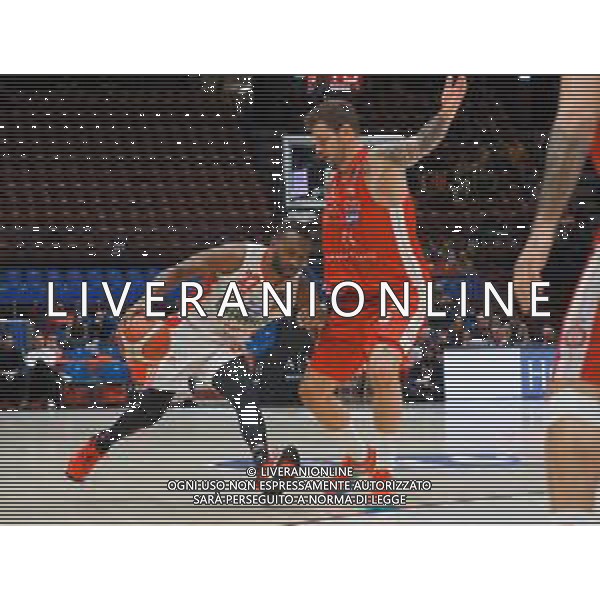 Campionato di Basket Serie A 2019/2020 Milano, Italia 11/11/2019 AX Armani Exchange Olimpia Milano vs OriOra Pistoia Nella foto: Dowdell della Oriora Pistoia ostacolato da Vladimir Micov della AX Armani Olimpia Milano foto savino paolella-alessio marini-ag aldo liverani sas