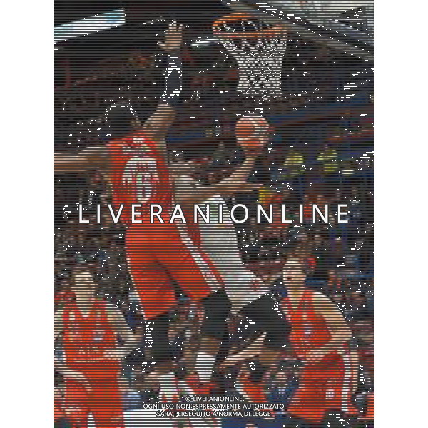 Campionato di Basket Serie A 2019/2020 Milano, Italia 11/11/2019 AX Armani Exchange Olimpia Milano vs OriOra Pistoia Nella foto: Wheatle della Oriora Pistoia ostacolato da Paul Biligha della AX Armani Olimpia Milano foto savino paolella-alessio marini-ag aldo liverani sas