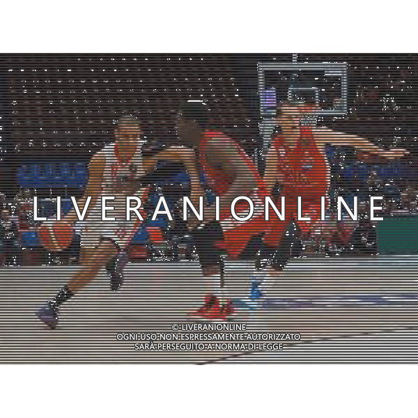 Campionato di Basket Serie A 2019/2020 Milano, Italia 11/11/2019 AX Armani Exchange Olimpia Milano vs OriOra Pistoia Nella foto: Salumi della Oriora Pistoia ostacolato da Paul Biligha della AX Armani Olimpia Milano foto savino paolella-alessio marini-ag aldo liverani sas