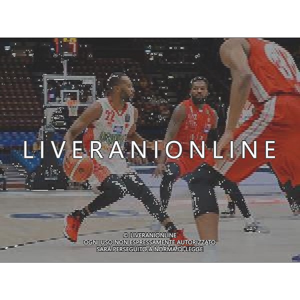 Campionato di Basket Serie A 2019/2020 Milano, Italia 11/11/2019 AX Armani Exchange Olimpia Milano vs OriOra Pistoia Nella foto: Dowdell della Oriora Pistoia ostacolato da Shelvin Mack della AX Armani Olimpia Milano foto savino paolella-alessio marini-ag aldo liverani sas
