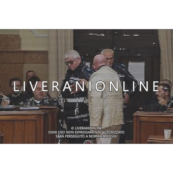 IMOLA 13 11 2019 ULTIMO CONSIGLIO COMUNALE DELLA GIUNTA E SINDACA DIMISSIONARIA MANUELA SANGIORGI NELLA FOTO POLIZIA MUNICIPALE INTERVIENE PER SEDARE UN DIVERBIO TRA CONSIGLIER COMUNALE FABIANO CAVINA E UN CITTADINO ©SANNA/AGENZIA ALDO LIVERANI Sas