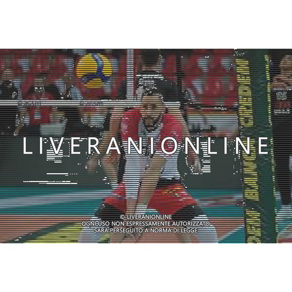 Campionato Italiano di Volley Superlega Serie A 2019/2020 Verona, Italia 13/11/2019 Calzedonia Verona - Cucine Lube Civitanova Nella foto: Riscaldamento pre-partita per Osmany Juantorena (5) Cucine Lube Civitanova FOTO ROBERTO TOMMASINI-ALESSIO MARINI-AG ALDO LIVERANI SAS