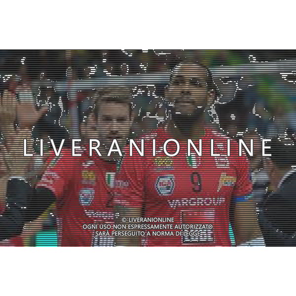 Campionato Italiano di Volley Superlega Serie A 2019/2020 Verona, Italia 13/11/2019 Calzedonia Verona - Cucine Lube Civitanova Nella foto: Yoandy Leal (9) Cucine Lube Civitanova - Jiri Kovar (2) Cucine Lube Civitanova FOTO ROBERTO TOMMASINI-ALESSIO MARINI-AG ALDO LIVERANI SAS