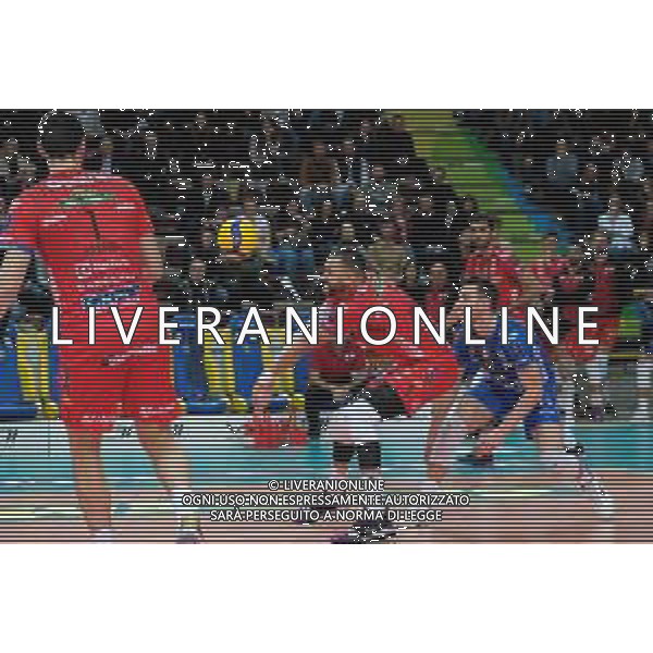 Campionato Italiano di Volley Superlega Serie A 2019/2020 Verona, Italia 13/11/2019 Calzedonia Verona - Cucine Lube Civitanova Nella foto: Ricezione di Osmany Juantorena (5) Cucine Lube Civitanova FOTO ROBERTO TOMMASINI-ALESSIO MARINI-AG ALDO LIVERANI SAS