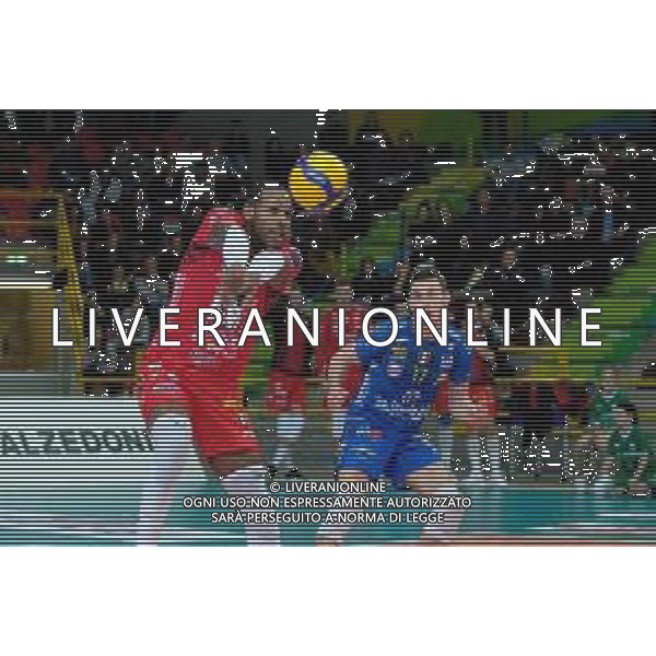 Campionato Italiano di Volley Superlega Serie A 2019/2020 Verona, Italia 13/11/2019 Calzedonia Verona - Cucine Lube Civitanova Nella foto: Yoandy Leal (9) Cucine Lube Civitanova in ricezione. FOTO ROBERTO TOMMASINI-ALESSIO MARINI-AG ALDO LIVERANI SAS