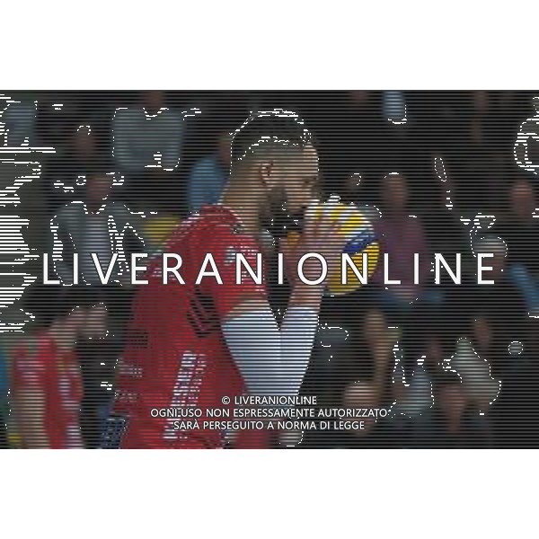 Campionato Italiano di Volley Superlega Serie A 2019/2020 Verona, Italia 13/11/2019 Calzedonia Verona - Cucine Lube Civitanova Nella foto: Osmany Juantorena (5) Cucine Lube Civitanova al servizio. FOTO ROBERTO TOMMASINI-ALESSIO MARINI-AG ALDO LIVERANI SAS