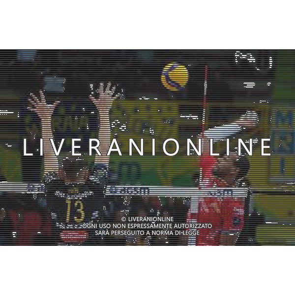 Campionato Italiano di Volley Superlega Serie A 2019/2020 Verona, Italia 13/11/2019 Calzedonia Verona - Cucine Lube Civitanova Nella foto: Attacco di Yoandy Leal (9) Cucine Lube Civitanova FOTO ROBERTO TOMMASINI-ALESSIO MARINI-AG ALDO LIVERANI SAS