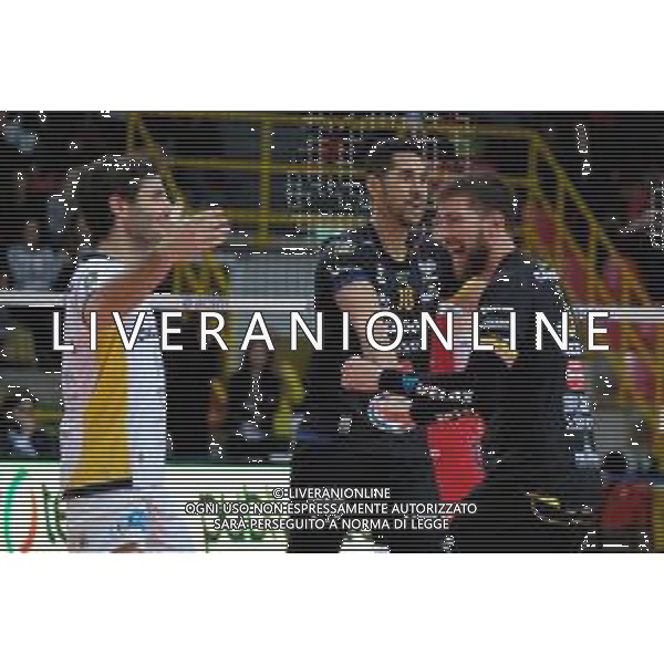 Campionato Italiano di Volley Superlega Serie A 2019/2020 Verona, Italia 13/11/2019 Calzedonia Verona - Cucine Lube Civitanova Nella foto: Esultanza Calzedonia Verona con Federico Marretta (6) Calzedonia Verona - Garrett Muagututia (18) Calzedonia Verona - Federico Bonami (29) Calzedonia Verona FOTO ROBERTO TOMMASINI-ALESSIO MARINI-AG ALDO LIVERANI SAS