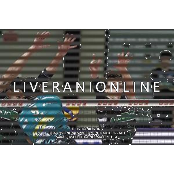 Campionato Italiano di Volley Superlega Serie A 2019/2020 Padova, Italia 14/11/2019 Kioene Padova vs Sir Safety Conad Perugia Nella foto: Schiacciata di Wilfredo Leon Venero (Perugia) e muro di Alberto Polo (Padova) FOTO ETTORE GRIFFONI-ALESSIO MARINI-AG ALDO LIVERANI SAS
