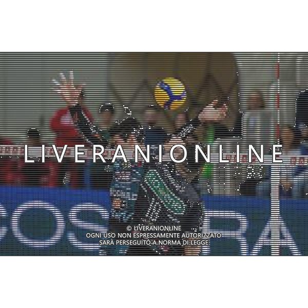 Campionato Italiano di Volley Superlega Serie A 2019/2020 Padova, Italia 14/11/2019 Kioene Padova vs Sir Safety Conad Perugia Nella foto: Schiacciata di Fernando Hernandez Ramos (Padova) su muro di Filippo Lanza (Perugia) FOTO ETTORE GRIFFONI-ALESSIO MARINI-AG ALDO LIVERANI SAS