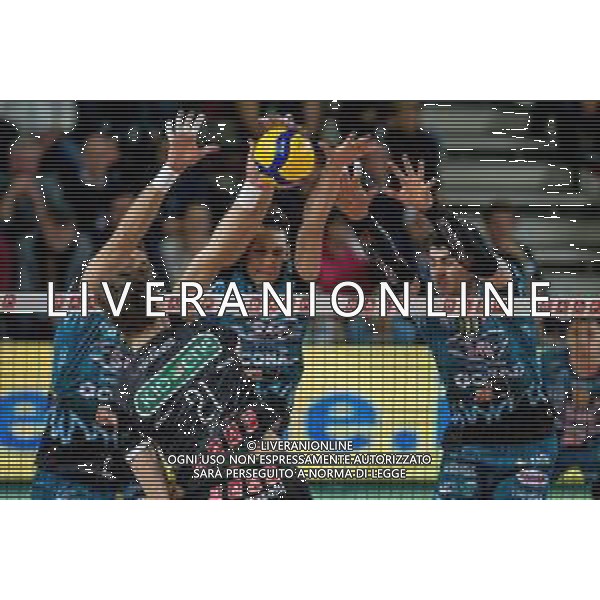 Campionato Italiano di Volley Superlega Serie A 2019/2020 Padova, Italia 14/11/2019 Kioene Padova vs Sir Safety Conad Perugia Nella foto: Muro di Perugia su schiacciata di Ryley Barnes (Padova) FOTO ETTORE GRIFFONI-ALESSIO MARINI-AG ALDO LIVERANI SAS