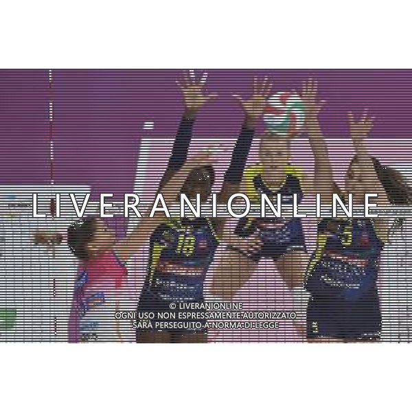 Egonu e De Kruijf Imoco Volley Conegliano vs Igor Gorgonzola Novara Supercoppa Italiana 2019 pallavolo femminile Allianz Cluod PalaLido - Milano 16-11-2019 foto Roberto Garavaglia - ag. Aldo Liverani sas