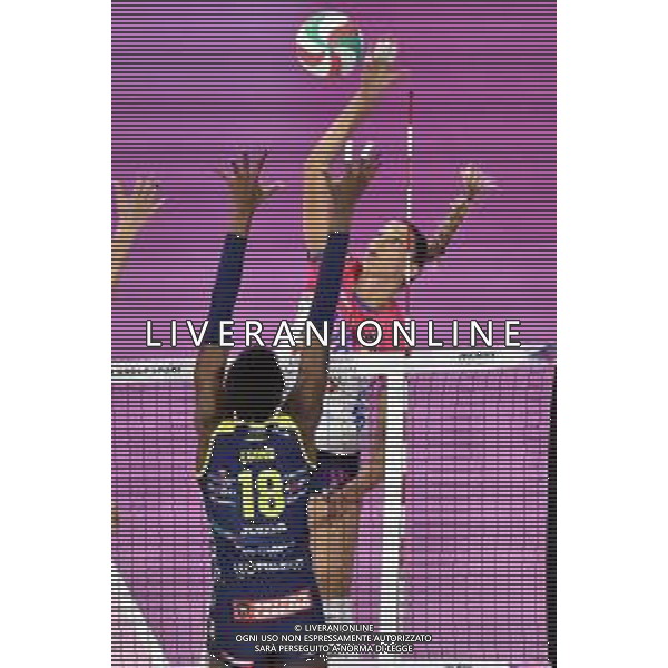 Elitsa Vasileva (Novara) contro il muro di Paola Egonu (Conegliano) Imoco Volley Conegliano vs Igor Gorgonzola Novara Supercoppa Italiana 2019 pallavolo femminile Allianz Cluod PalaLido - Milano 16-11-2019 foto Roberto Garavaglia - ag. Aldo Liverani sas