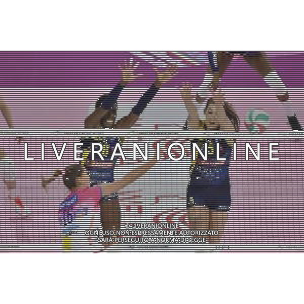 Paola Egonu (Conegliano) SX e Robin De Kruijf (Conegliano) DX a muro Imoco Volley Conegliano vs Igor Gorgonzola Novara Supercoppa Italiana 2019 pallavolo femminile Allianz Cluod PalaLido - Milano 16-11-2019 foto Roberto Garavaglia - ag. Aldo Liverani sas