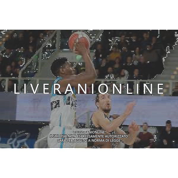 Campionato di Basket Serie A Trento, Italia 17/11/2019 Dolomiti Energia Basket Trentino-Vanoli Basket Cremona Nella foto: Toto Forray (10) Dolomiti Energia Trentino e Wesley Saunders (1) Vanoli Basket Cremona FOTO ROBERTO TOMMASINI-ALESSIO MARINI-AG ALDO LIVERANI SAS