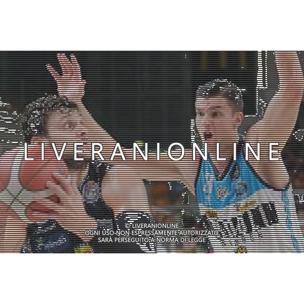 Campionato di Basket Serie A Trento, Italia 17/11/2019 Dolomiti Energia Basket Trentino vs Vanoli Basket Cremona Nella foto: Alessandro Gentile (5) Dolomiti Energia Trentino contrastato sotto canestro da Vojislav Stojanovic (23) Vanoli Basket Cremona FOTO ROBERTO TOMMASINI-ALESSIO MARINI-AG ALDO LIVERANI SAS