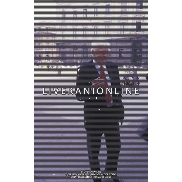 RETROSPETTIVA BURT LANCASTER ATTORE NELLA FOTO BURT LANCASTER A MILANO PALAZZO MARINO NELL\'INCONTRO CON IL SINDACO DI MILANO PAOLO PILLITTERI NELL\'ANNO 1988 AG ALDO LIVERANI SAS