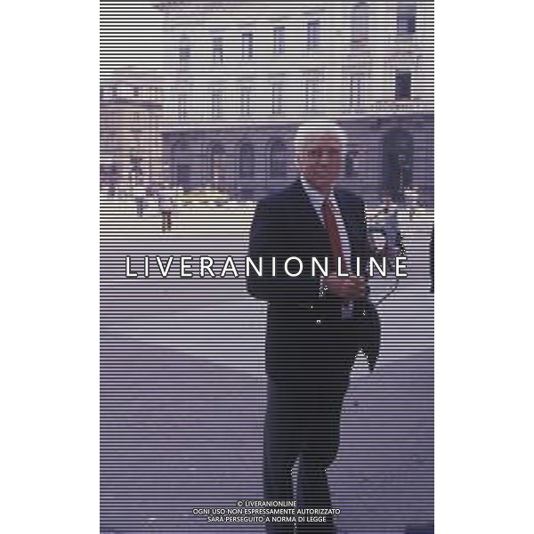 RETROSPETTIVA BURT LANCASTER ATTORE NELLA FOTO BURT LANCASTER A MILANO PALAZZO MARINO NELL\'INCONTRO CON IL SINDACO DI MILANO PAOLO PILLITTERI NELL\'ANNO 1988 AG ALDO LIVERANI SAS